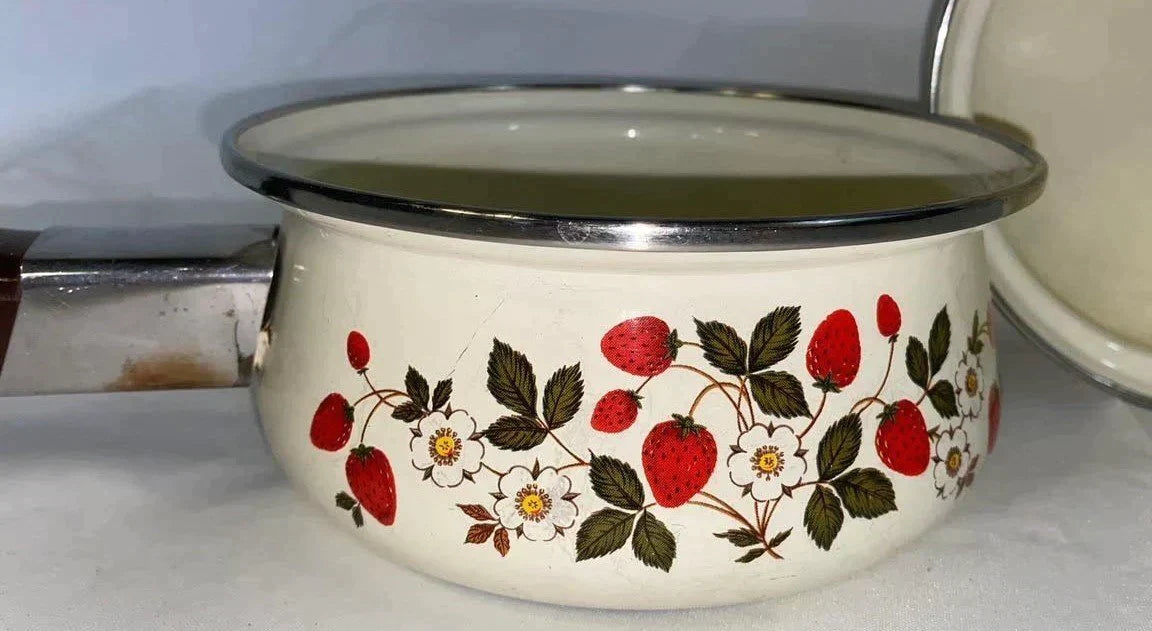 Sheffield Strawberries and Cream 1 Quart Sauce Pans Set of 2