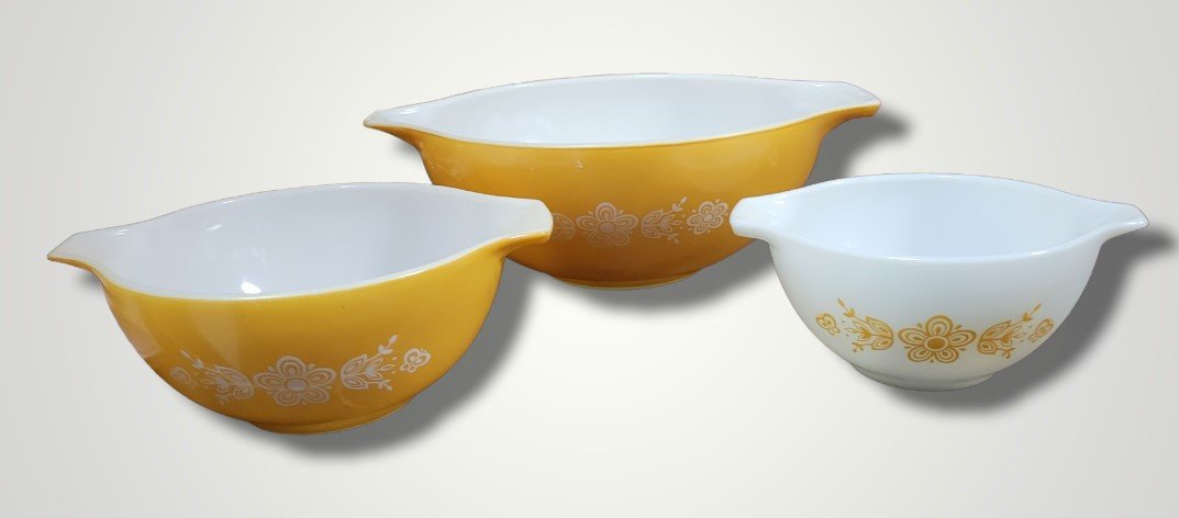 Cinderella Pyrex Nesting Three Mixing Bowls Vintage Mid Century Gold Butterfly