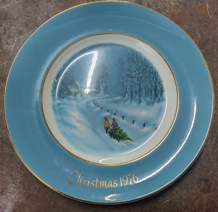 Vintage "Christmas 1976" Plate Series Enoch Wedgwood Bringing Home the Tree"