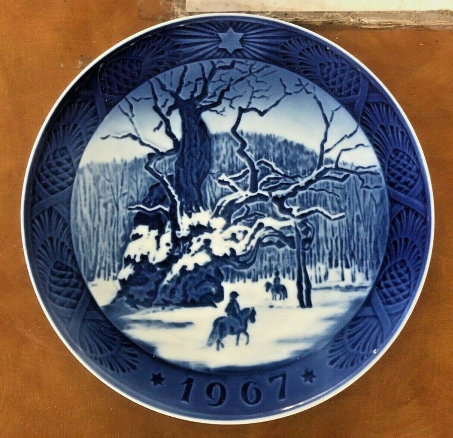 Beautiful Royal Copenhagen 1967 Collectible Holiday Plate