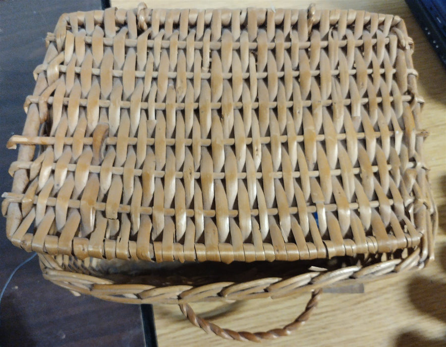 Vintage Lot of 40 Spools of Talon Coats & Clarks Thread and Handwoven Basket