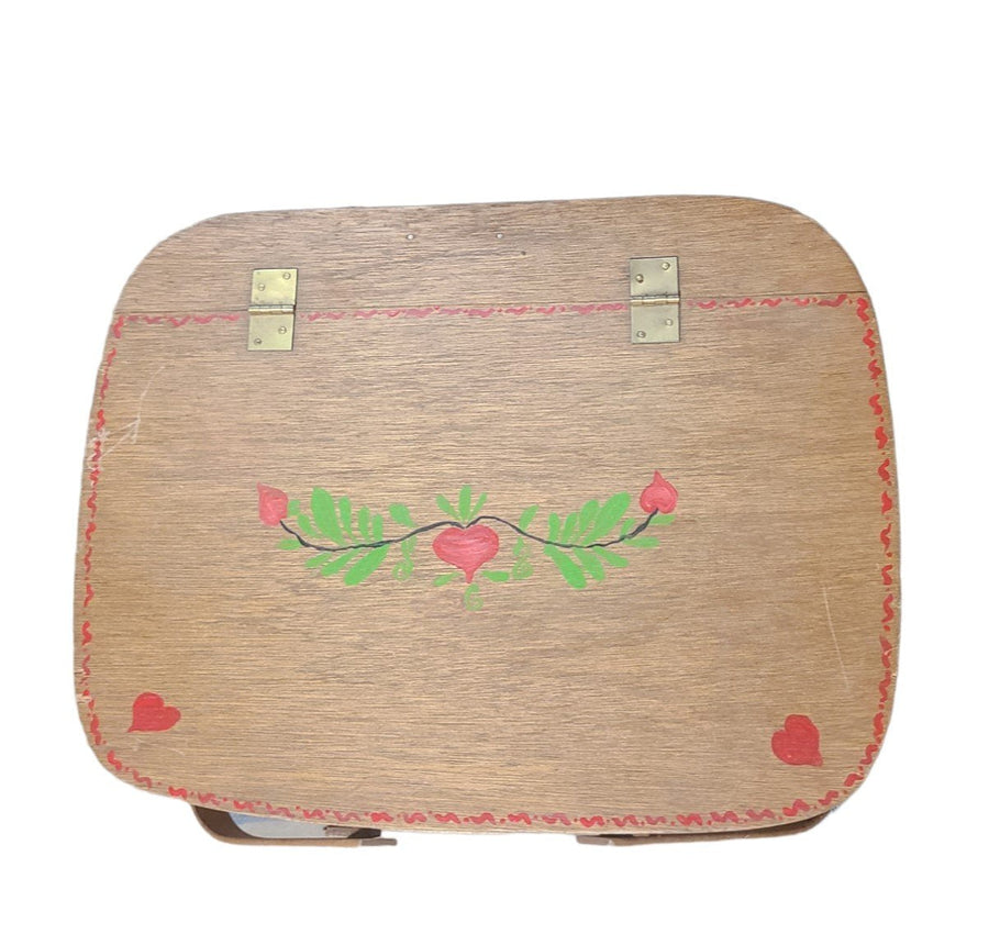 Vintage Hand Painted Woven Picnic Pie Basket Double Handle Hinged Lid Hearts