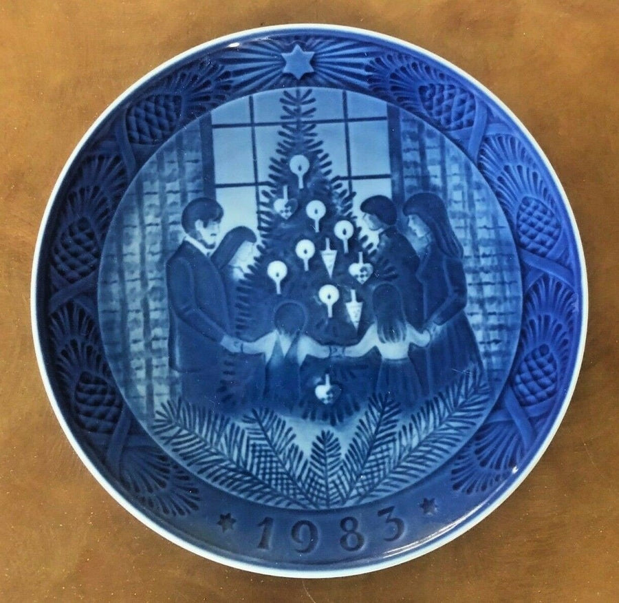 Beautiful Royal Copenhagen 1983 Collectible Holiday Plate