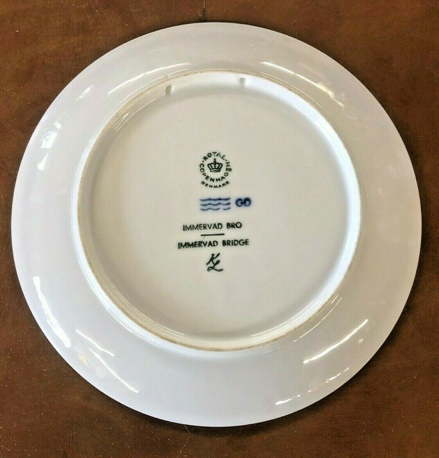 Beautiful Royal Copenhagen 1977 Collectible Holiday Plate