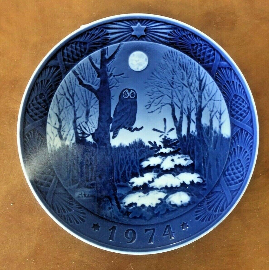 Beautiful Royal Copenhagen 1974 Collectible Holiday Plate