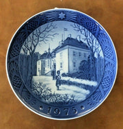 Beautiful Royal Copenhagen 1975 Collectible Holiday Plate