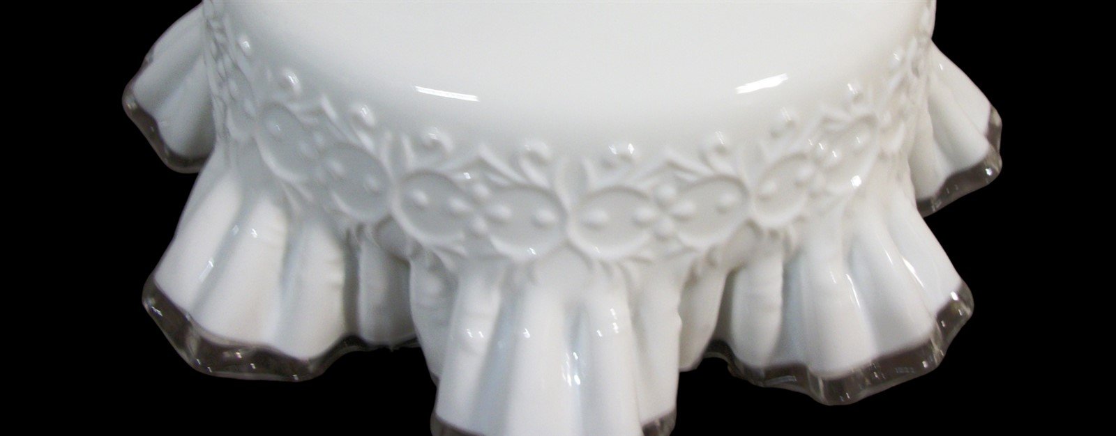 Vintage Antique Fenton Silvercrest Milk Glass Spanish Lace Bowl