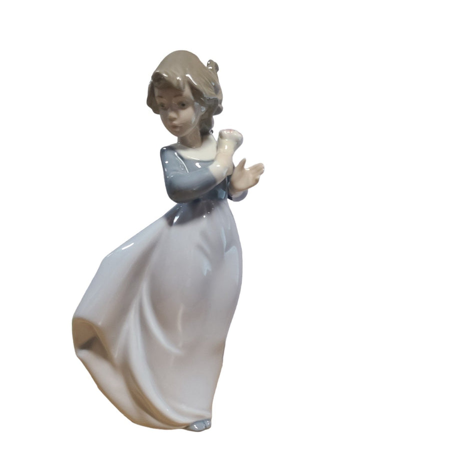 Vintage NAO Lladro Handmade Porcelain Figurine Windy Afternoon Woman Blue Dress