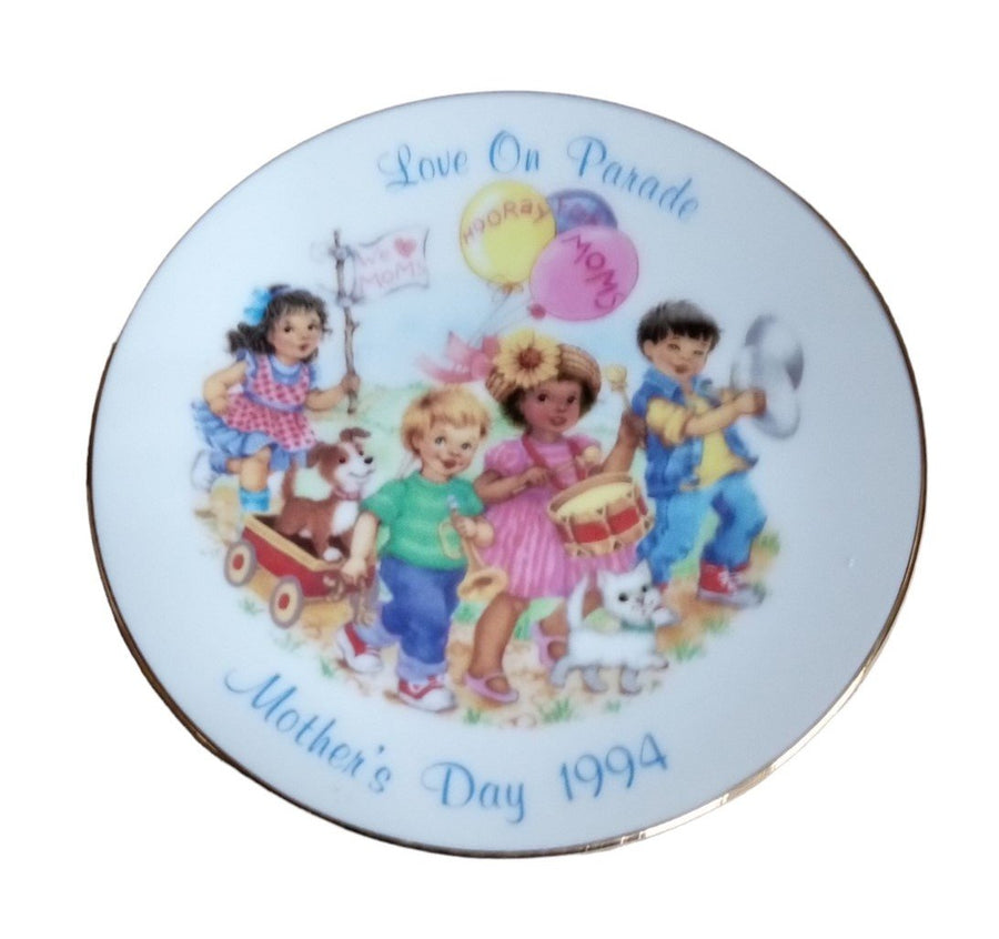 Avon Mother's Day Collectible Plates Set Of 8 Vintage Collectible Gift Idea