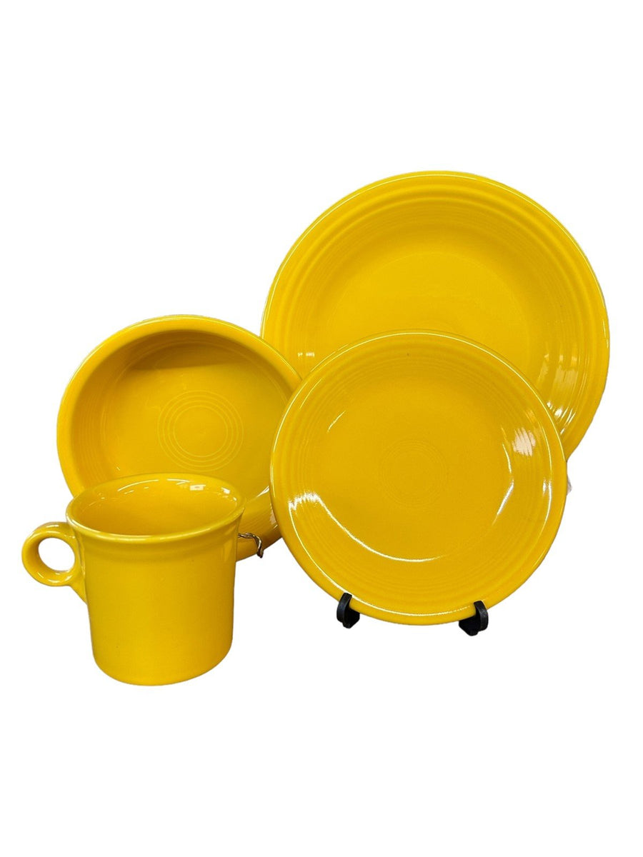 Fiesta - 4pc Place Setting Daffodil Yellow Homer Laughlin Ceramic Dishes HLC