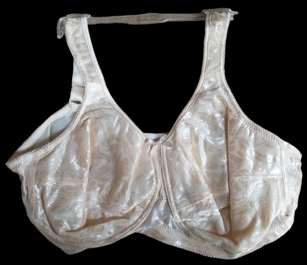 Amoena Bra Pearl Beige Style 2133 Size 38D New Lingerie Store w/ Tags Hanger