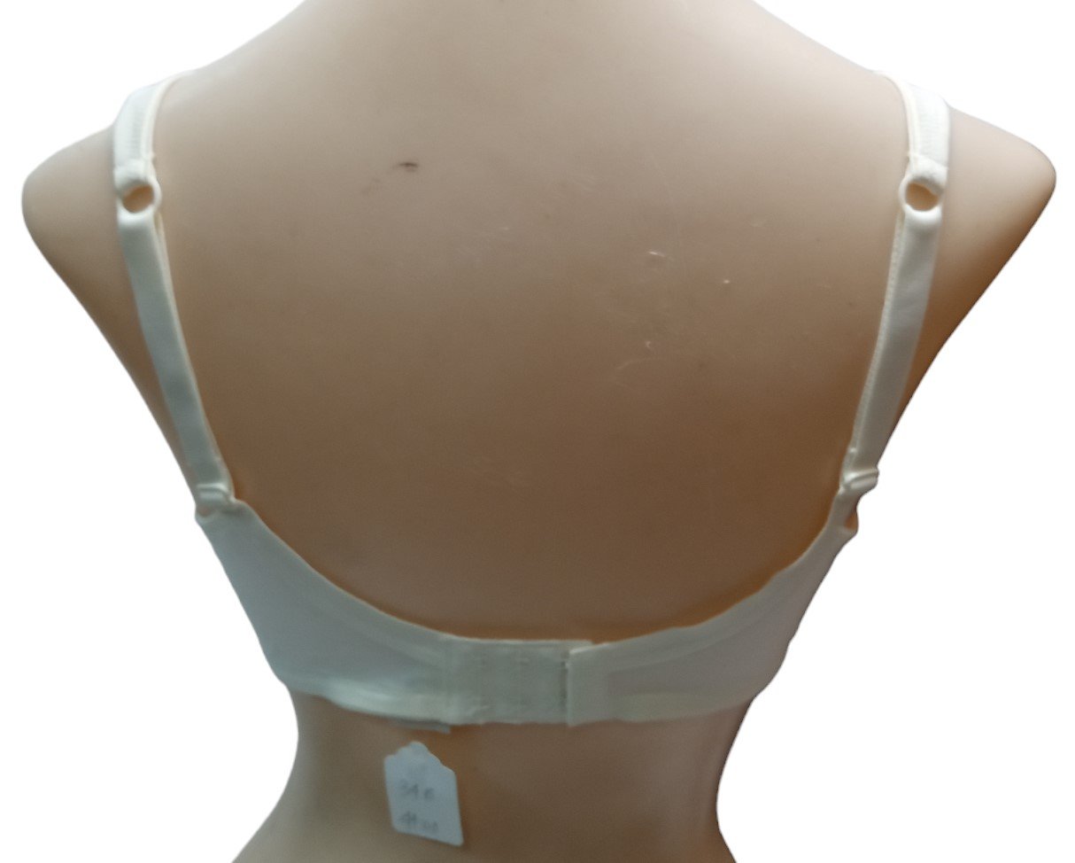 Classique Bra Style 783 Cream Size 34B New Lingerie Store w/ Tags