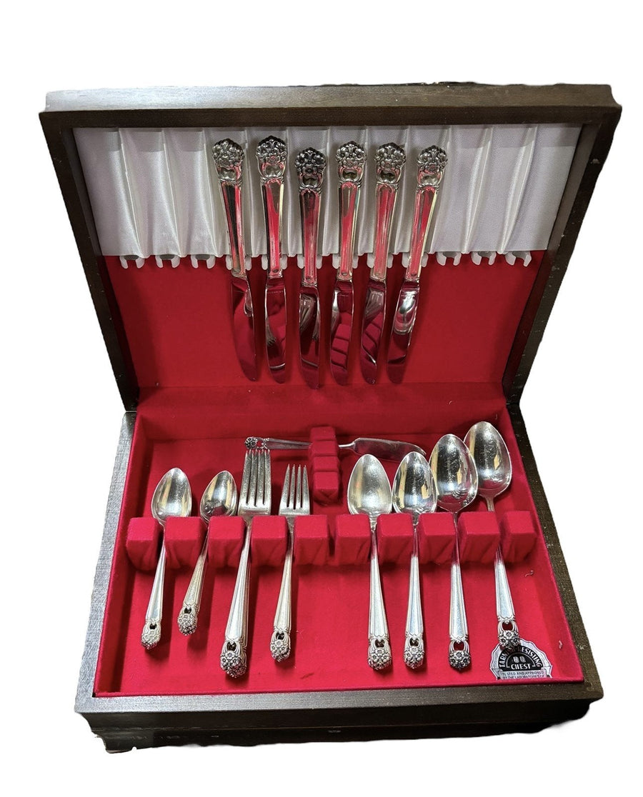 Flatware Rogers Bros 1847 Eternally Yours 36 pc Silverplate Cutlery Wood Case