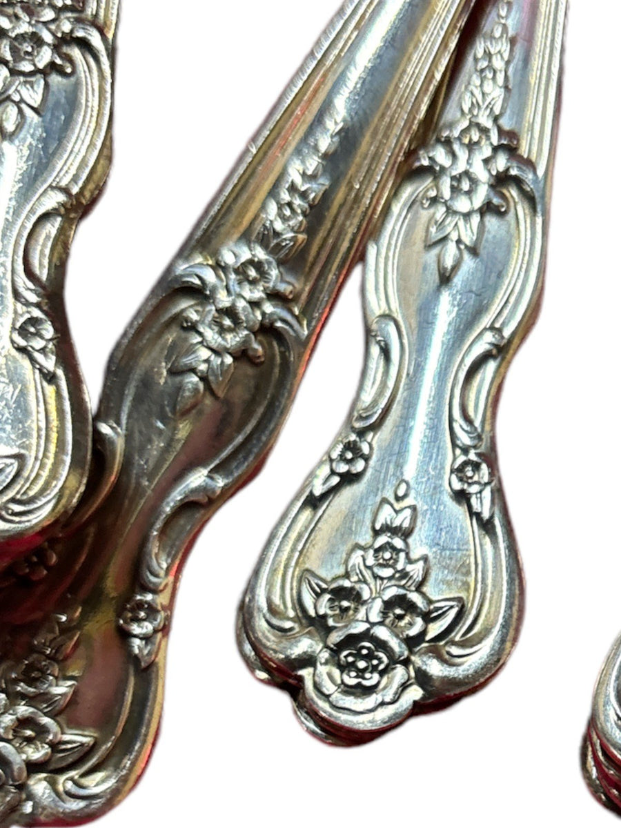 Flatware WM Rogers MFG Magnolia Inspiration Silverplate 49pc Wood Case