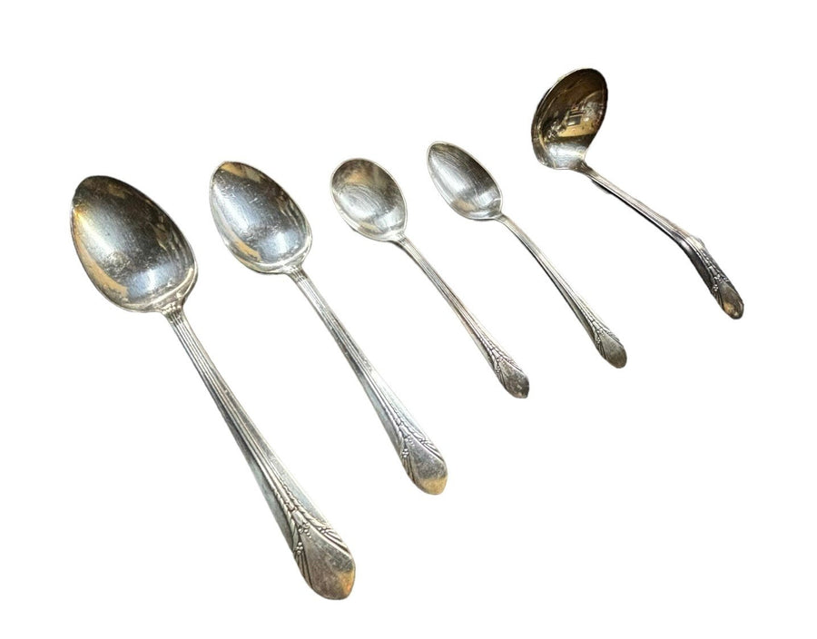 Flatware WM. A Rogers Inheritance Stainless Cutlery Dining Set Wooden Case 59 pc