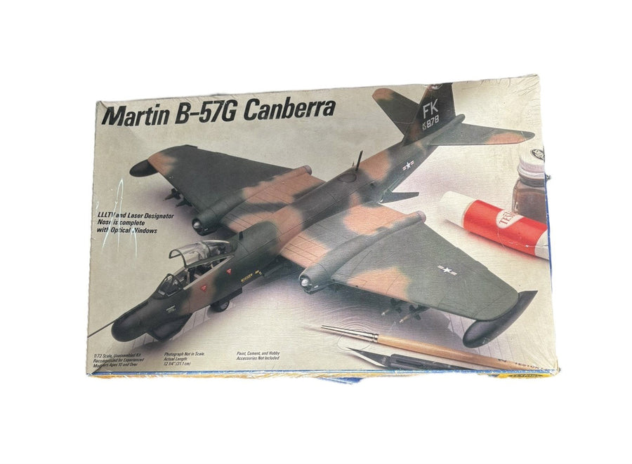Model Plane Martin B-57G Canberra 1/72 Scale Testors Kit