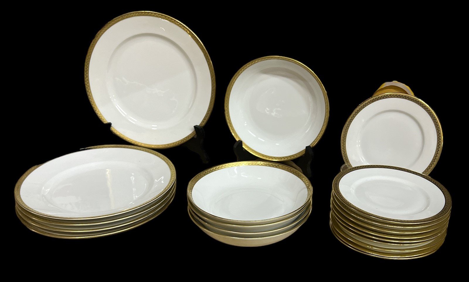 Royal Bayreuth China Antique 1794 Bavaria Vintage Set of 20 Pieces