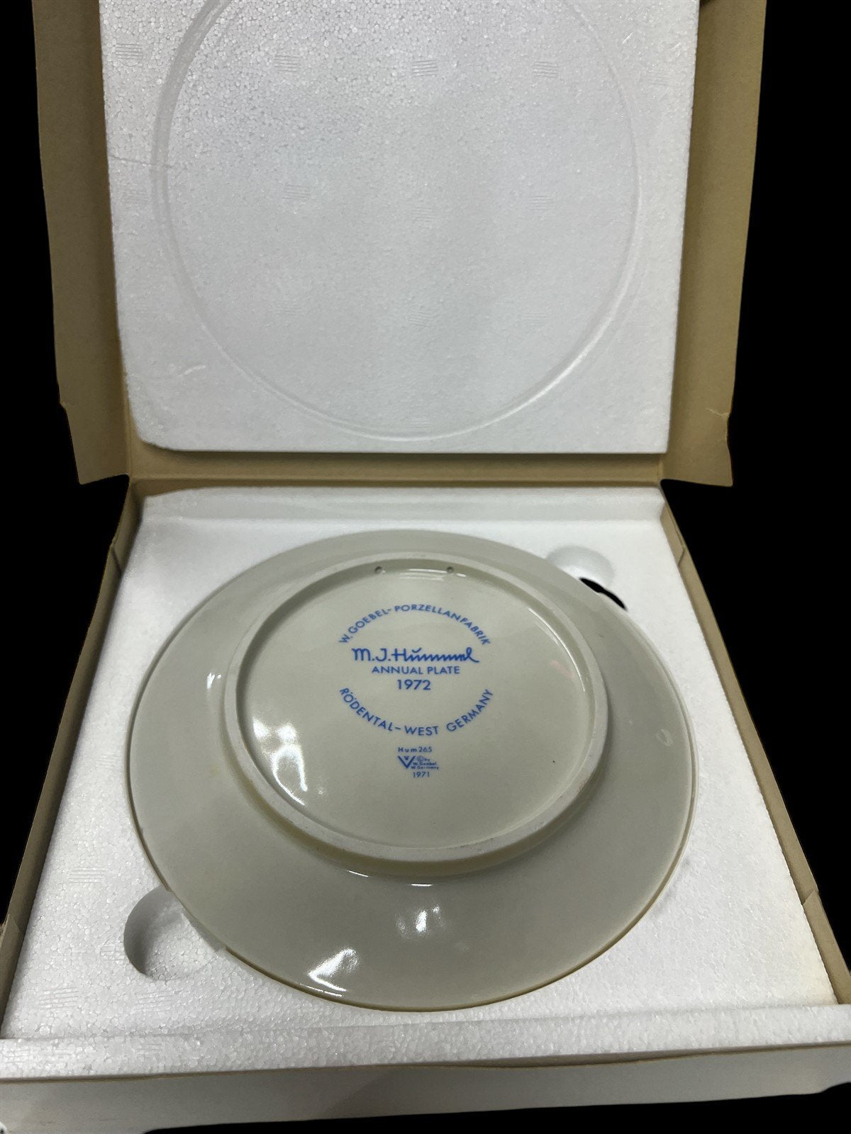 M.J. Hummel Collector Plate Antique Annual Plate 1972 Vintage Original Box