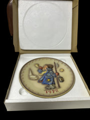 M.J. Hummel Collector Plate Antique Annual Plate 1972 Vintage Original Box