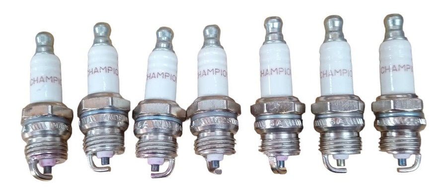 Champion Copper Plus Spark Plugs Set Of 7 Vintage Collectible Automotive Parts