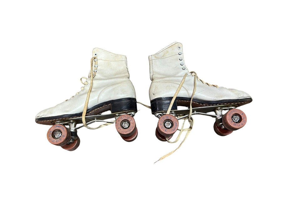 Vintage White Size 8 "Chicago" 4 Wheel Derby Roller Skates Arrow