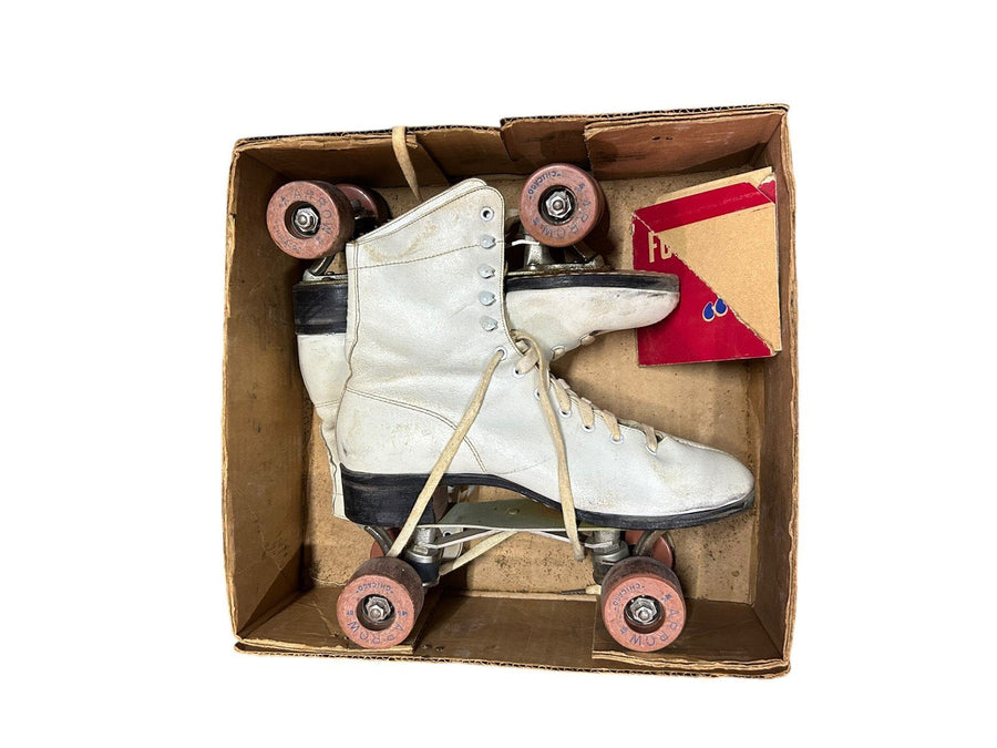 Vintage White Size 8 "Chicago" 4 Wheel Derby Roller Skates Arrow
