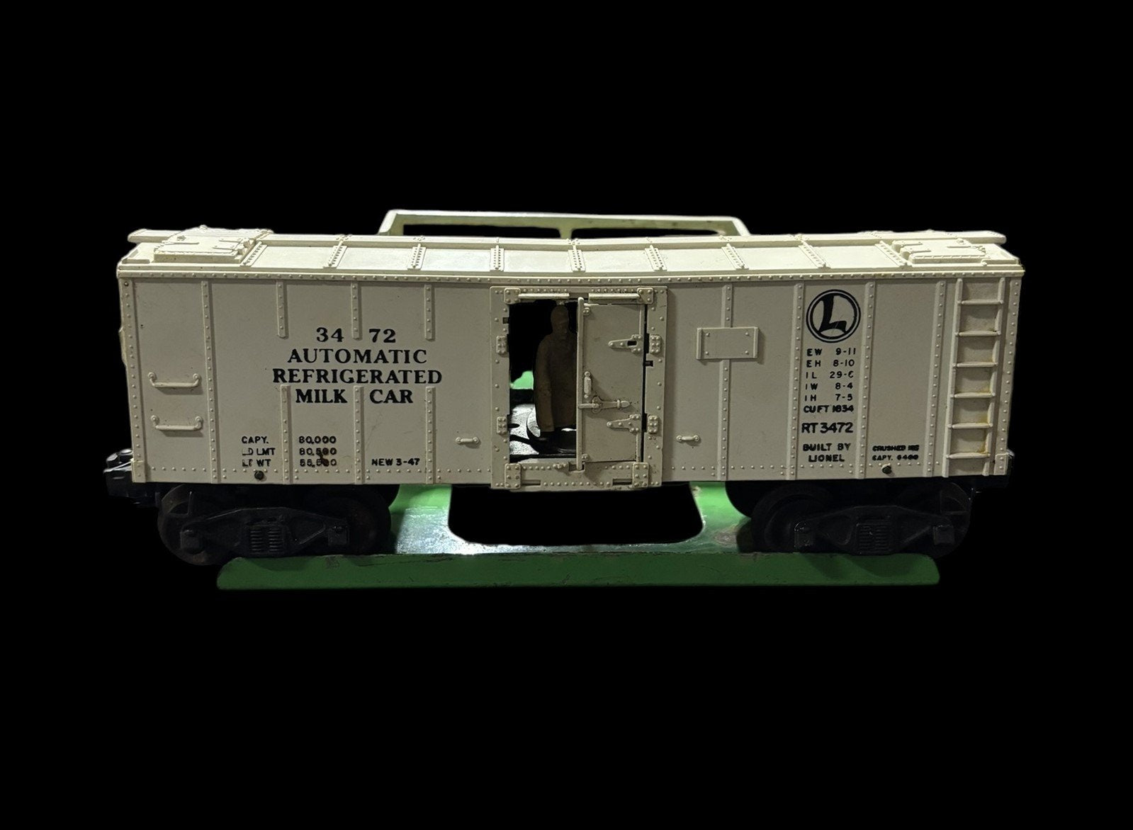 Lionel Lines Automatic Refrigerated Milk Car 3472 O-Gauge Vintage Train Platform