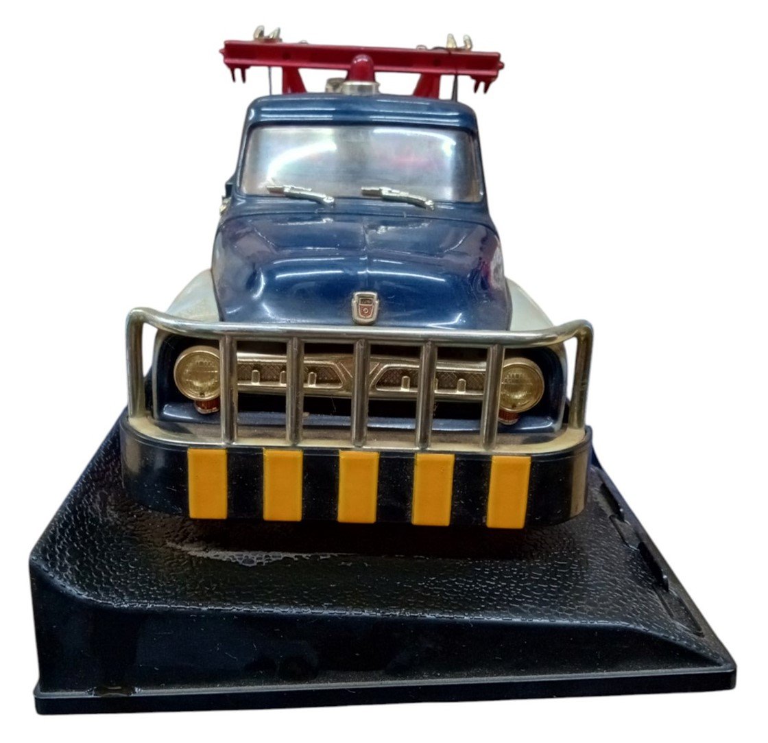 Ford Road Legends F-100 Tow Truck Model Vintage Collectible Nostalgic Mancave