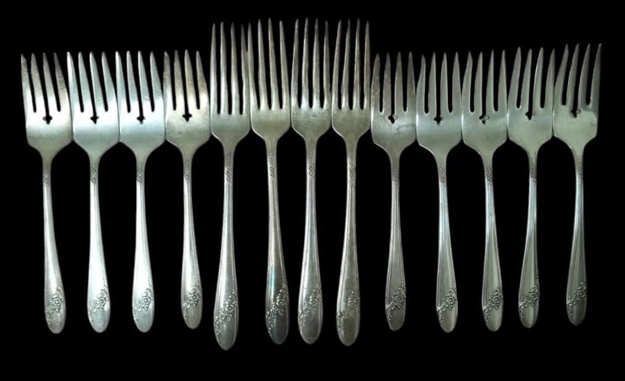 Oneida Queen Bess II Silverware Set of 13 Vintage Collectible Nostalgic