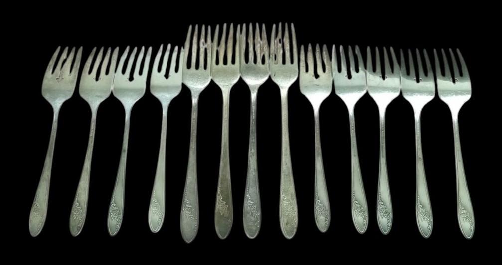 Oneida Queen Bess II Silverware Set of 13 Vintage Collectible Nostalgic