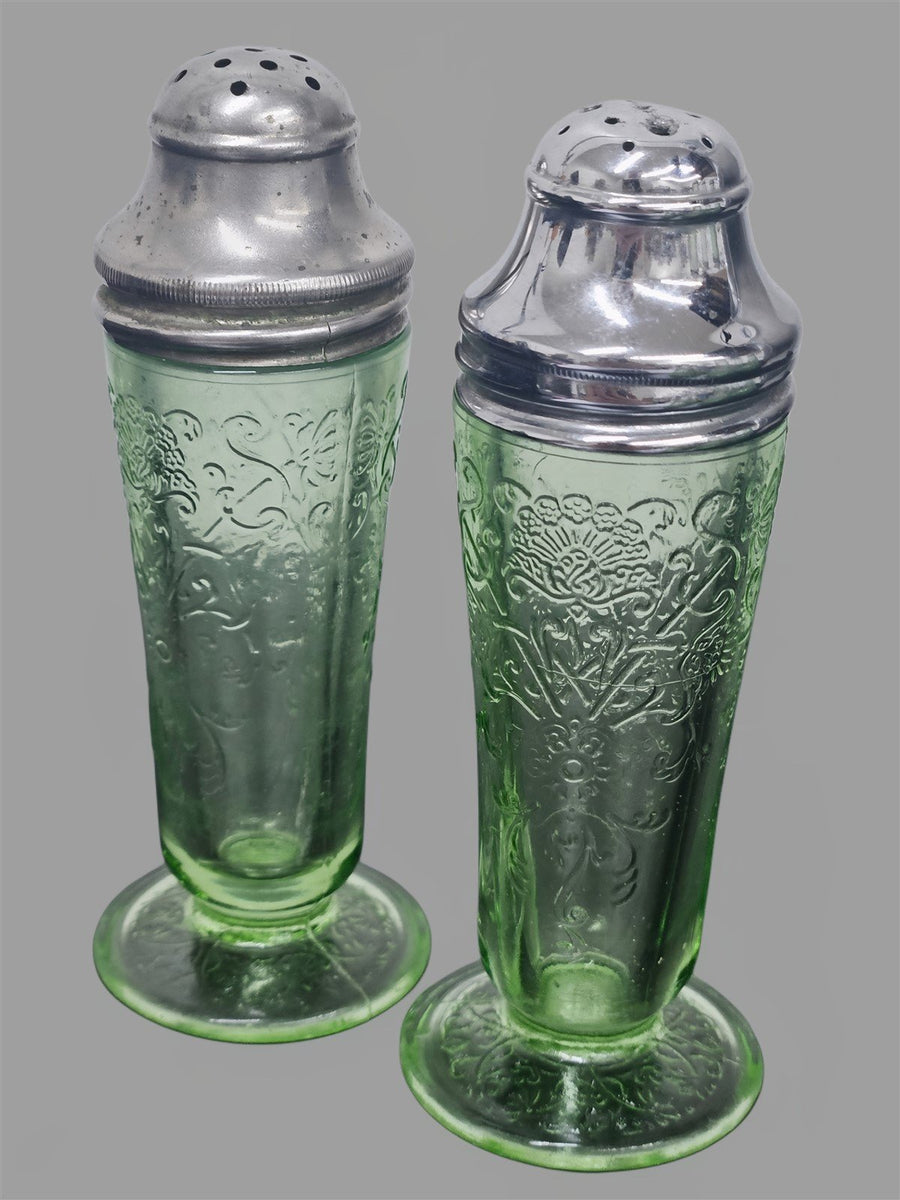 Hazel Atlas Vintage Florentine Poppy Patterned Shaker Set
