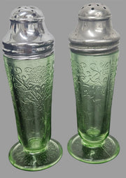 Hazel Atlas Vintage Florentine Poppy Patterned Shaker Set