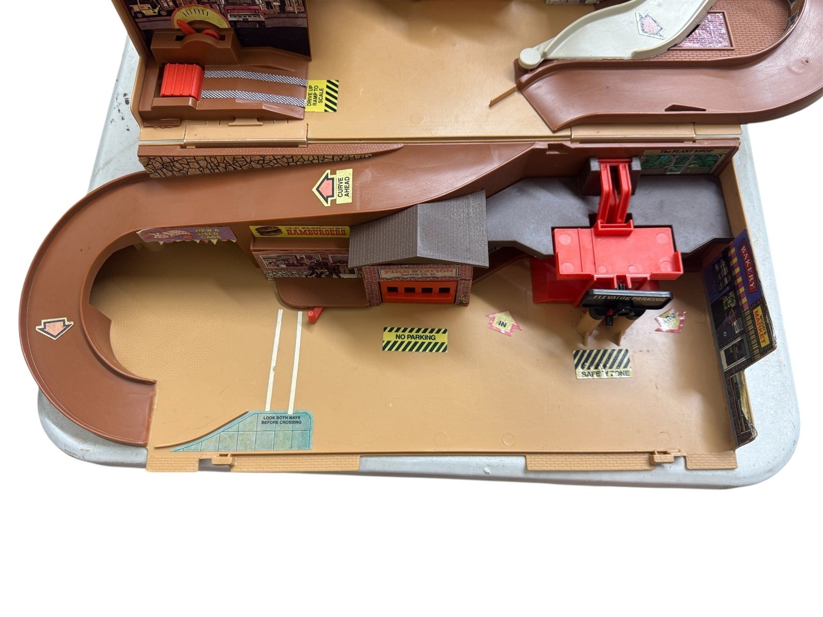 Hotwheels Mattel City Folding Playset Cars Vintage 1970's Sto & Go Case