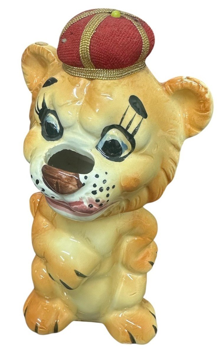 Pin Cushion Crowned Lion Sewing Caddy Vintage Japanese Ceramic Davar 1950s