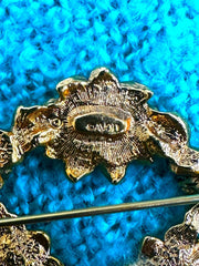 Avon Gold Tone Vintage Festive Wreath brooch with Faux Pearls and Rhinestones