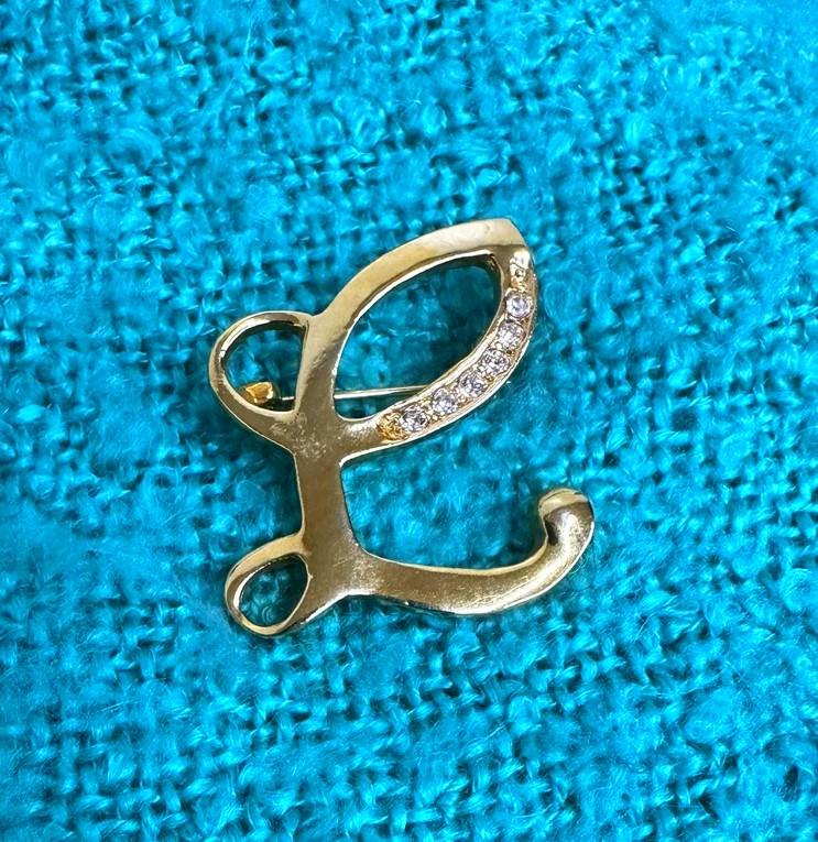 Unsigned Vintage Cursive "L" Gold Tone Brooch With Rhinestone Detailing