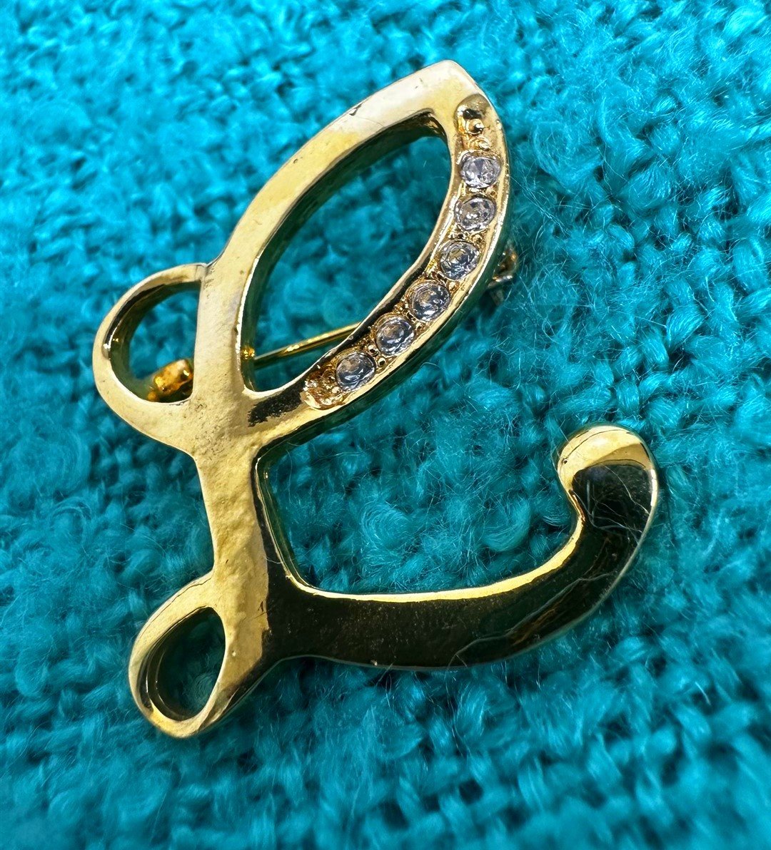 Unsigned Vintage Cursive "L" Gold Tone Brooch With Rhinestone Detailing