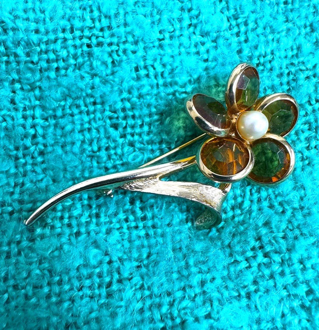 Vintage Sarah Coventry Gold toned Amber and Faux Pearl Flower Brooch