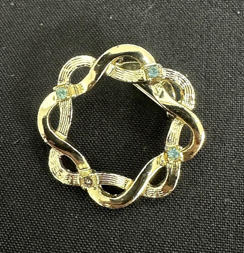 Unsigned Gold Plated Twisted Wreath Brooch