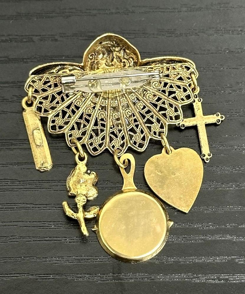 Unsigned Vintage Gold-Toned Filigree Cherub Angel Mother Charm Brooch