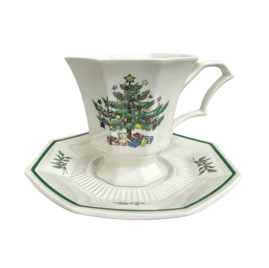 Christmastime Nikko Japan Set of 14 Teacups & 14 Saucers with Sugar and Creamer