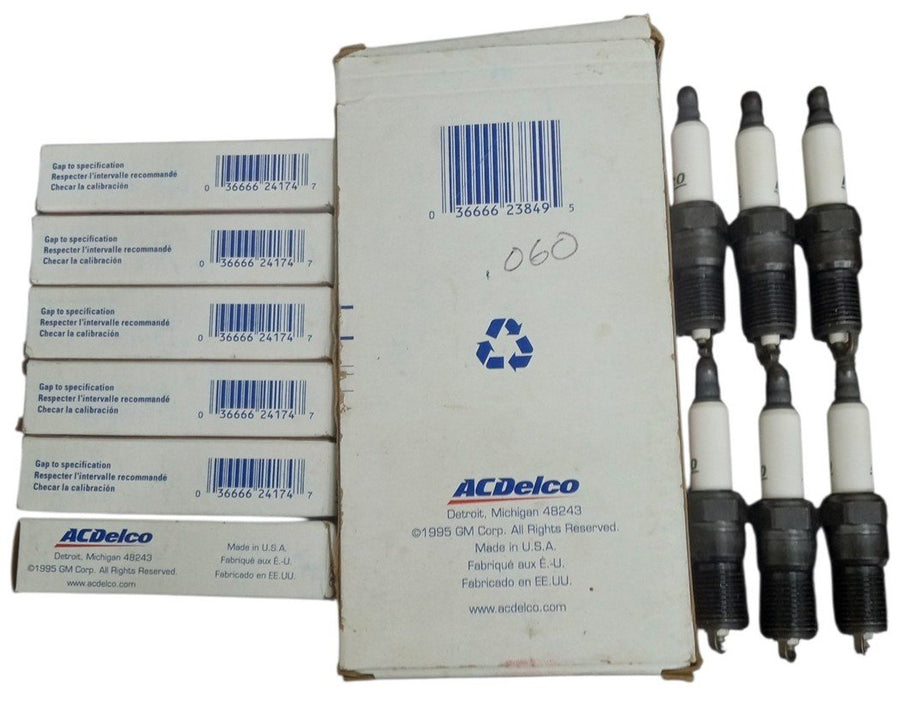 ACDelco 41-601 Spark Plugs W/Box 1995 Automotive Retro Collectible Nostalgic