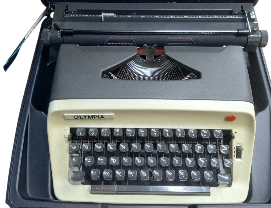 Olympia Model B12 Manual Typewriter W/Case Vintage Collectible Typing Writing