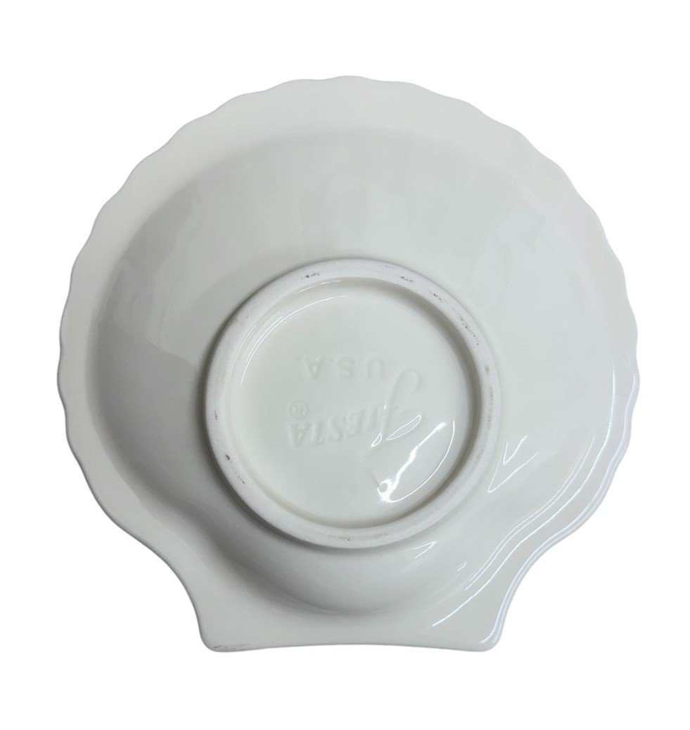 Fiesta - Linen Off-White Shell Shaped Plate Homer Laughlin HLC Ceramic Seashell Dish