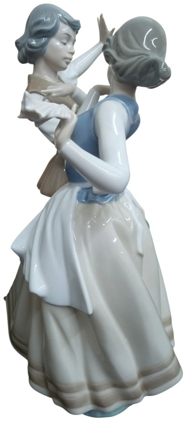 Lladro Dancing The Polka Figurine Porcelain 1984 Collectible Decorative Art