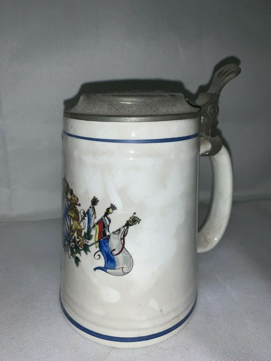 Vintage Sandizell Bandarbeit Flat Lidded White Kuhr Stein