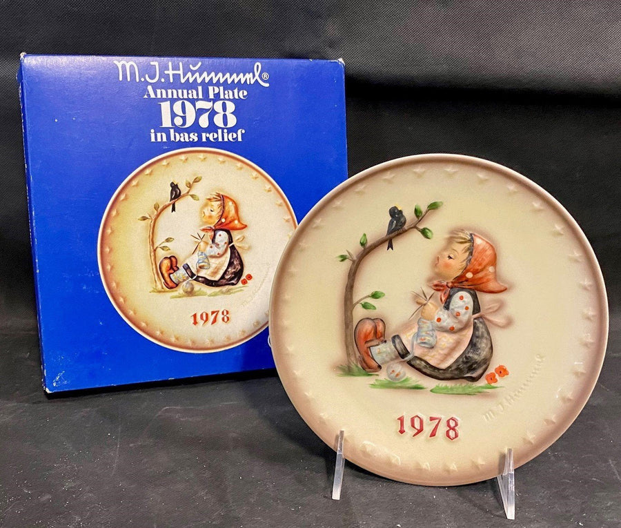 M.J. Hummel Annual 1978 In Bas Relief Collectible Plate In Original Box