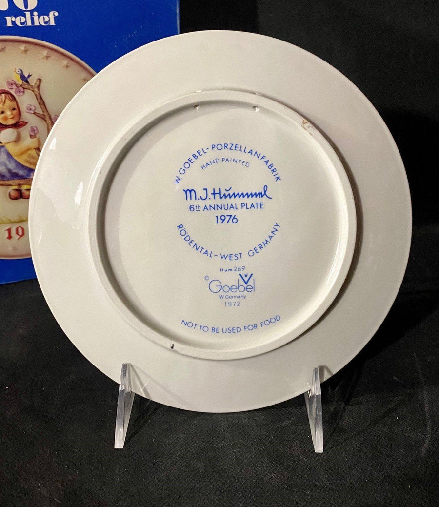 M.J. Hummel Annual 1976 In Bas Relief Collectible Plate In Original Box