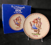 M.J. Hummel Annual 1976 In Bas Relief Collectible Plate In Original Box