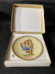 M.J. Hummel Annual 1976 In Bas Relief Collectible Plate In Original Box